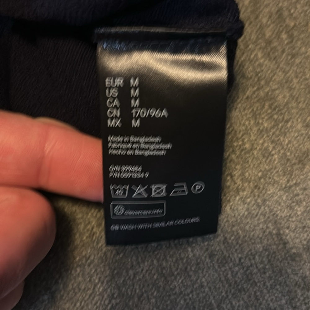 COPY - H &M navy blue sweater, size medium - Picture 3 of 4